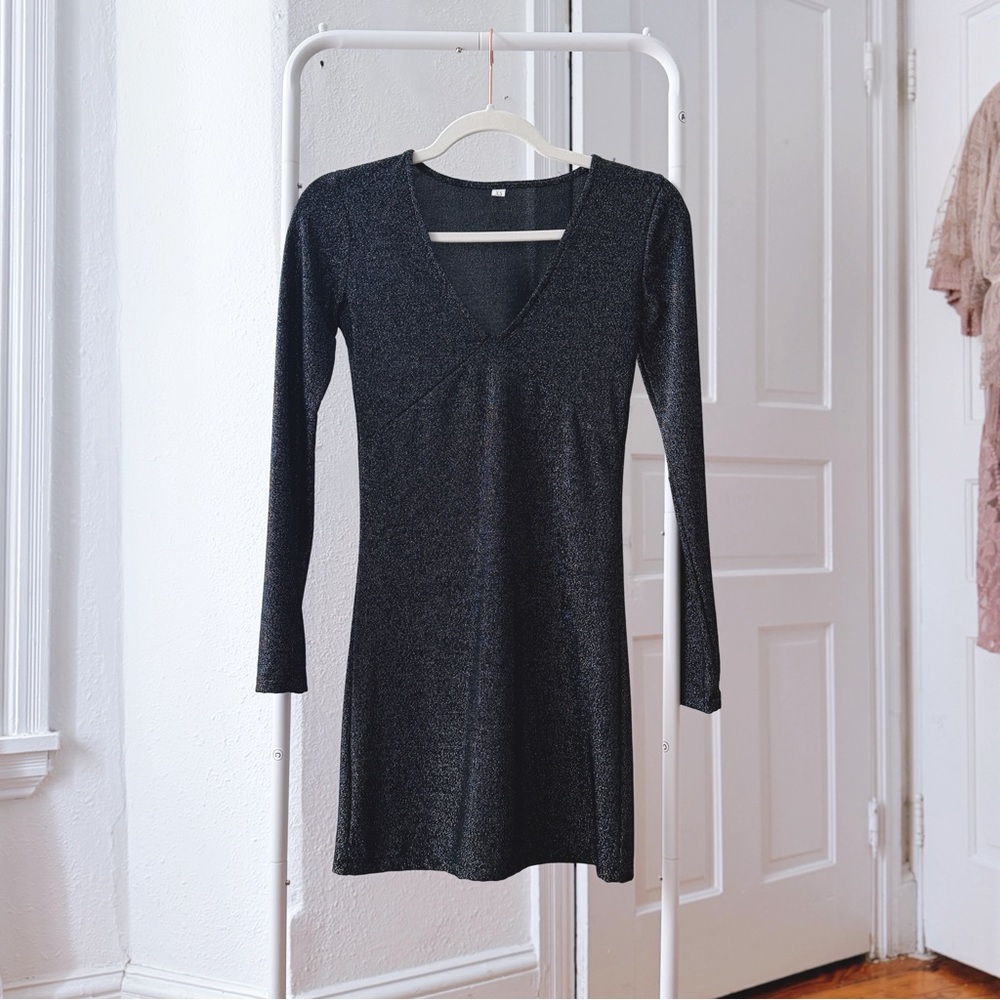 NWOT SHEIN long sleeve mod sparkle v-neck pullover mini dress in Black